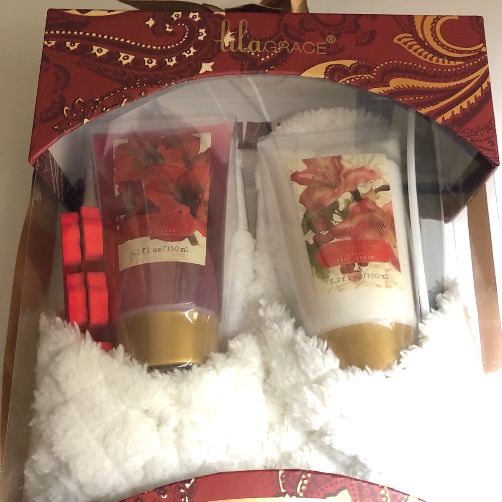 lilaGRACE SLIPPERS & LOTIONS SET